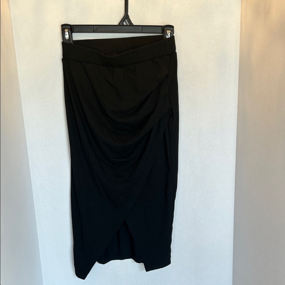 HALARA Black Midi Skirt